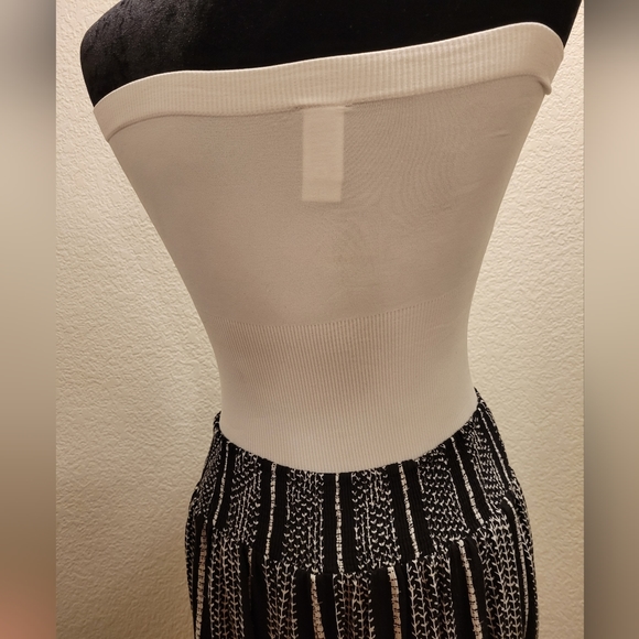 Seamless Ribbed Tube Top - Picture 3 of 4